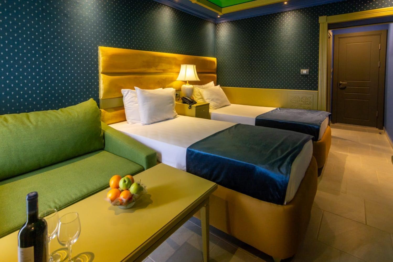Hotel Craiova By Phoenicia Blue View Olimp Ngoại thất bức ảnh